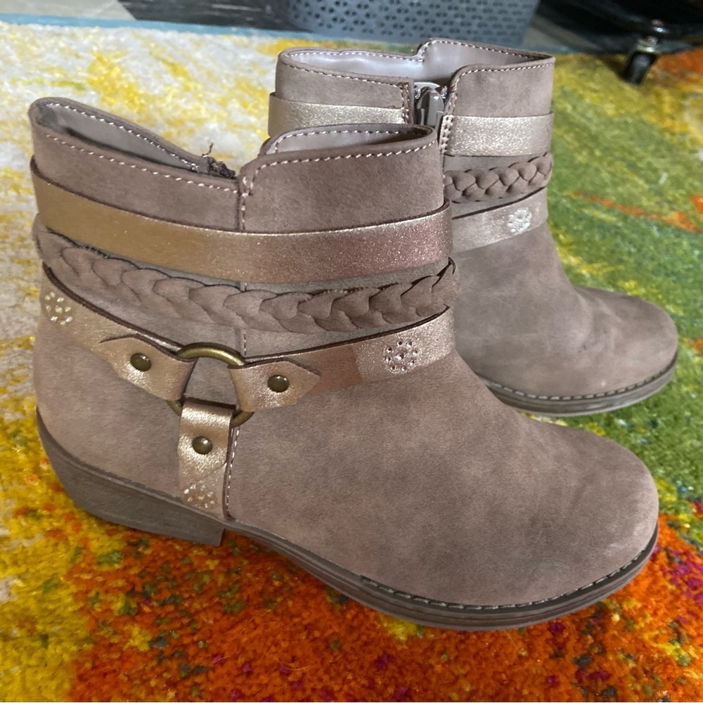 Girls boots
